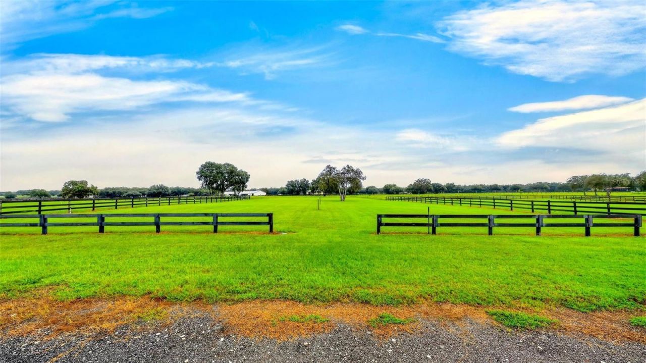 4991 SE 212th Court, Morriston, FL 32668 Photo