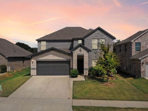 233 Luna Lane, Lake Dallas, TX 75065