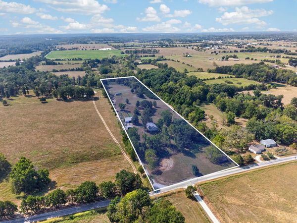 1080 Apache Road , Sparta, MO 65753