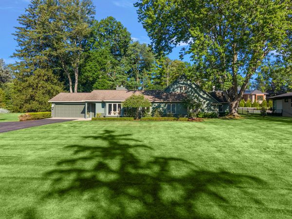 6230 Darramoor Road, Bloomfield Hills, MI 48301
