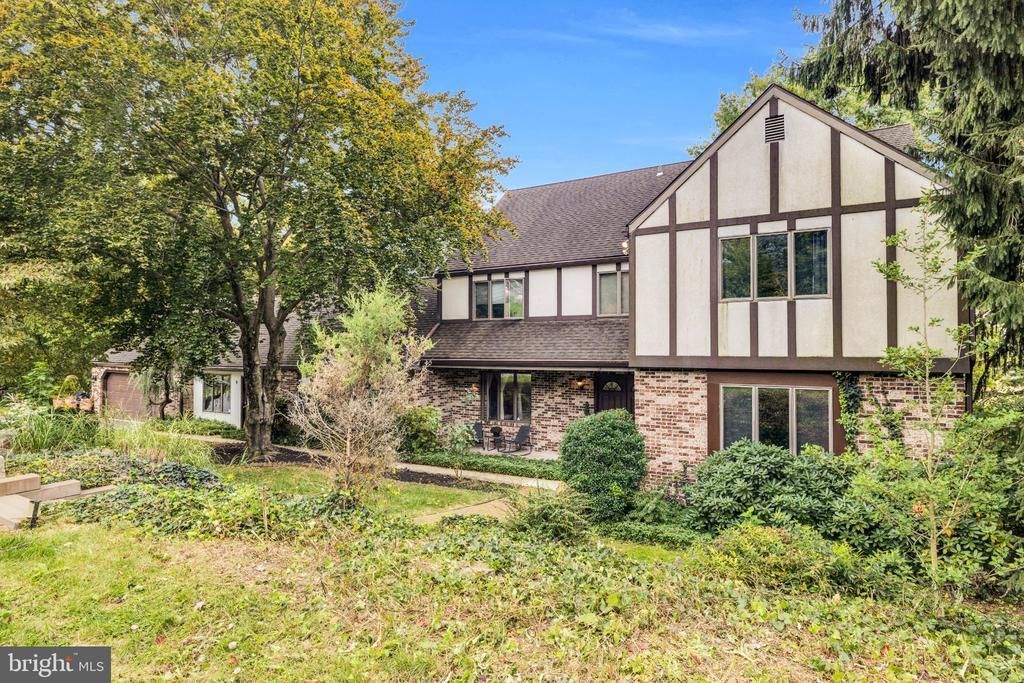 9 KNOLLWOOD DRIVE, SINKING SPRING, PA 19608