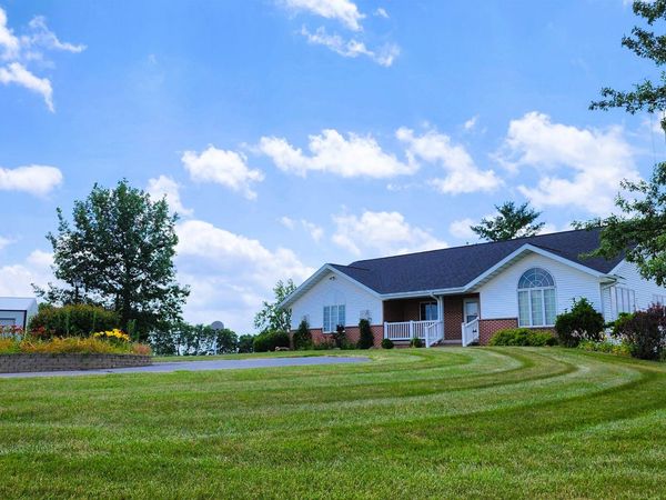 11056 Center Road, Durand, IL 61024