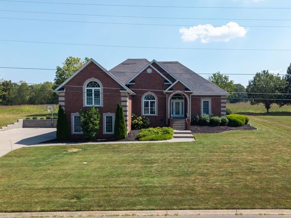 1015 Fairways Dr, Greenbrier, TN 37073
