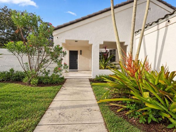 15221 SW 158th St , Miami, FL 33187