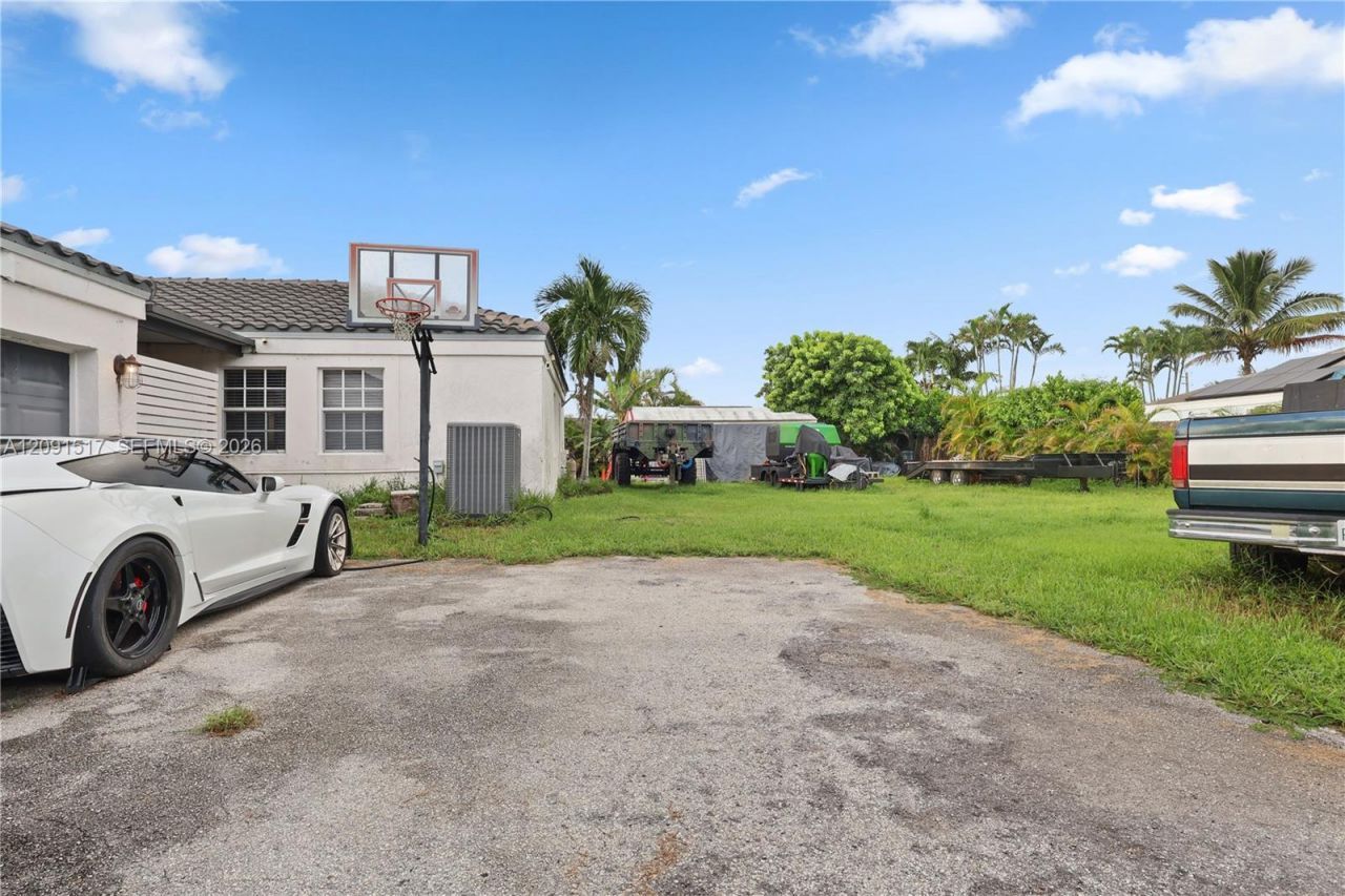 15221 SW 158th St , Miami, FL 33187 Photo
