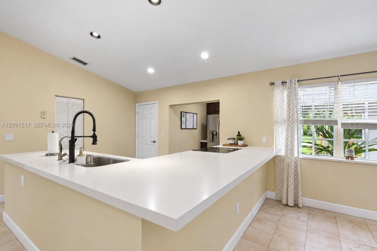 15221 SW 158th St , Miami, FL 33187 Photo