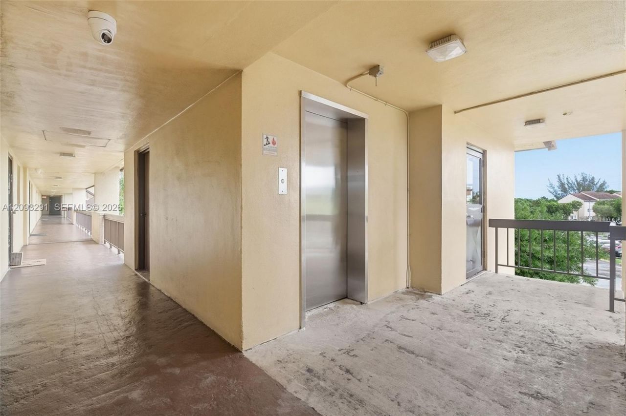 3490 Foxcroft Rd , Unit B303, Miramar, FL 33025 Photo
