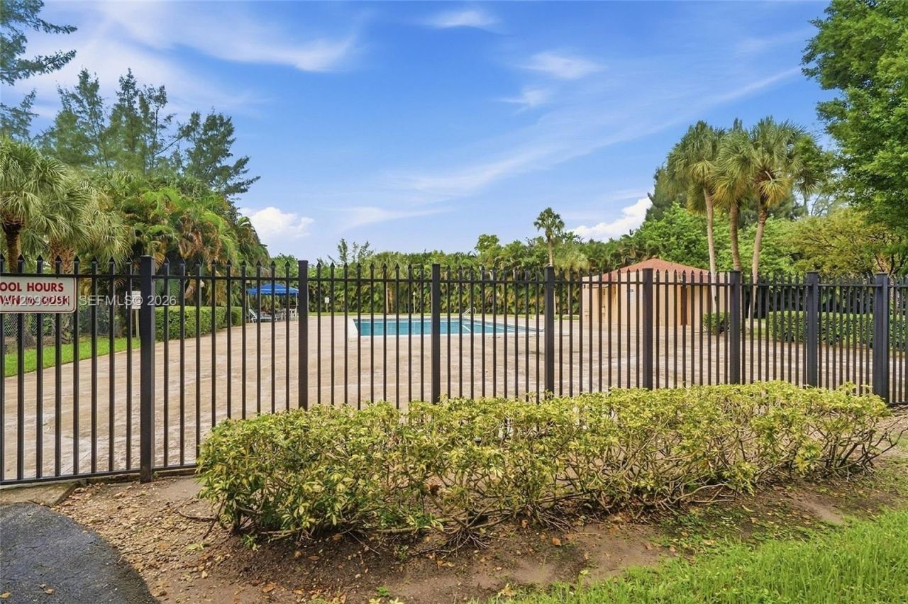 3490 Foxcroft Rd , Unit B303, Miramar, FL 33025 Photo