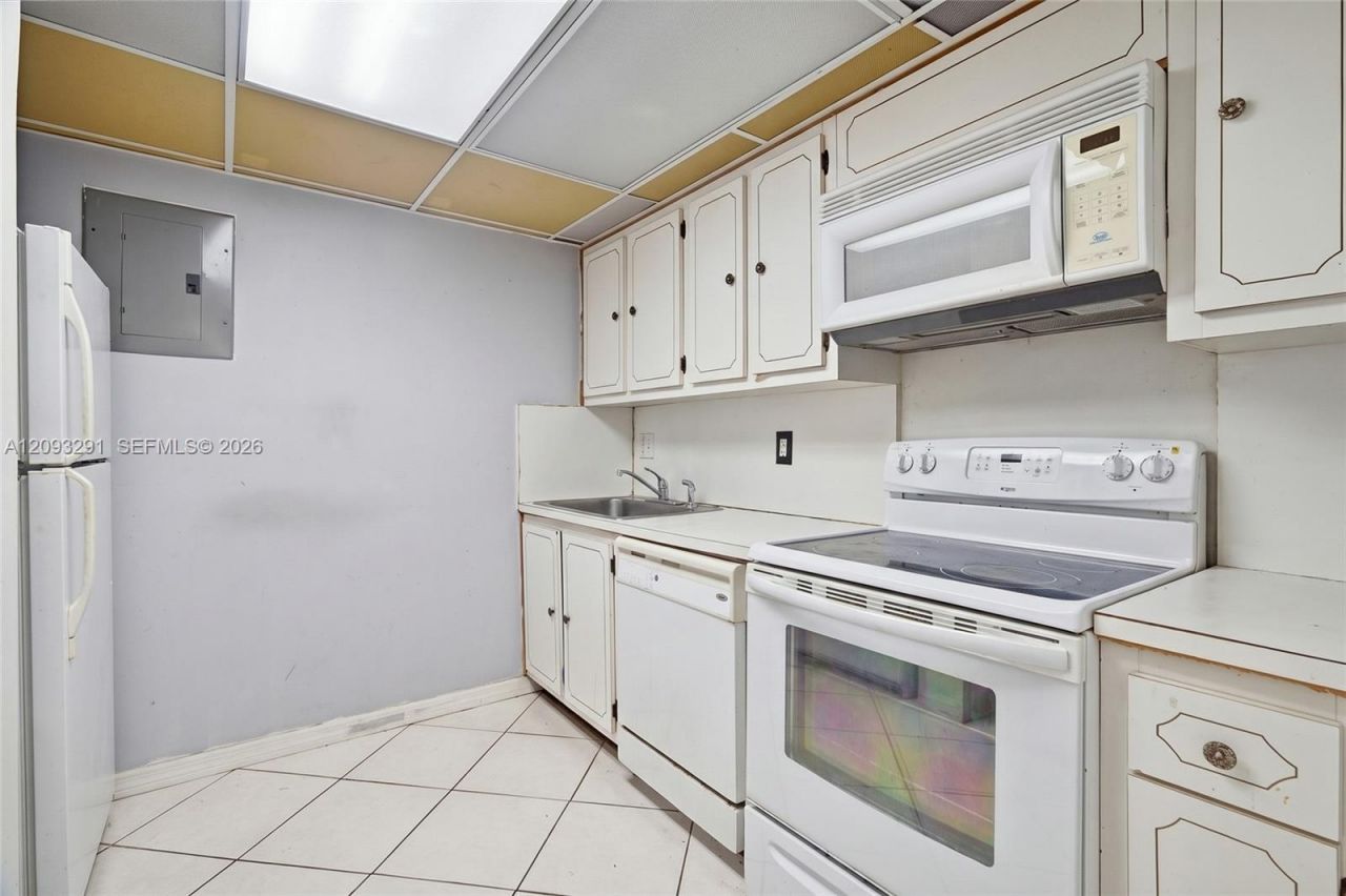 3490 Foxcroft Rd , Unit B303, Miramar, FL 33025 Photo