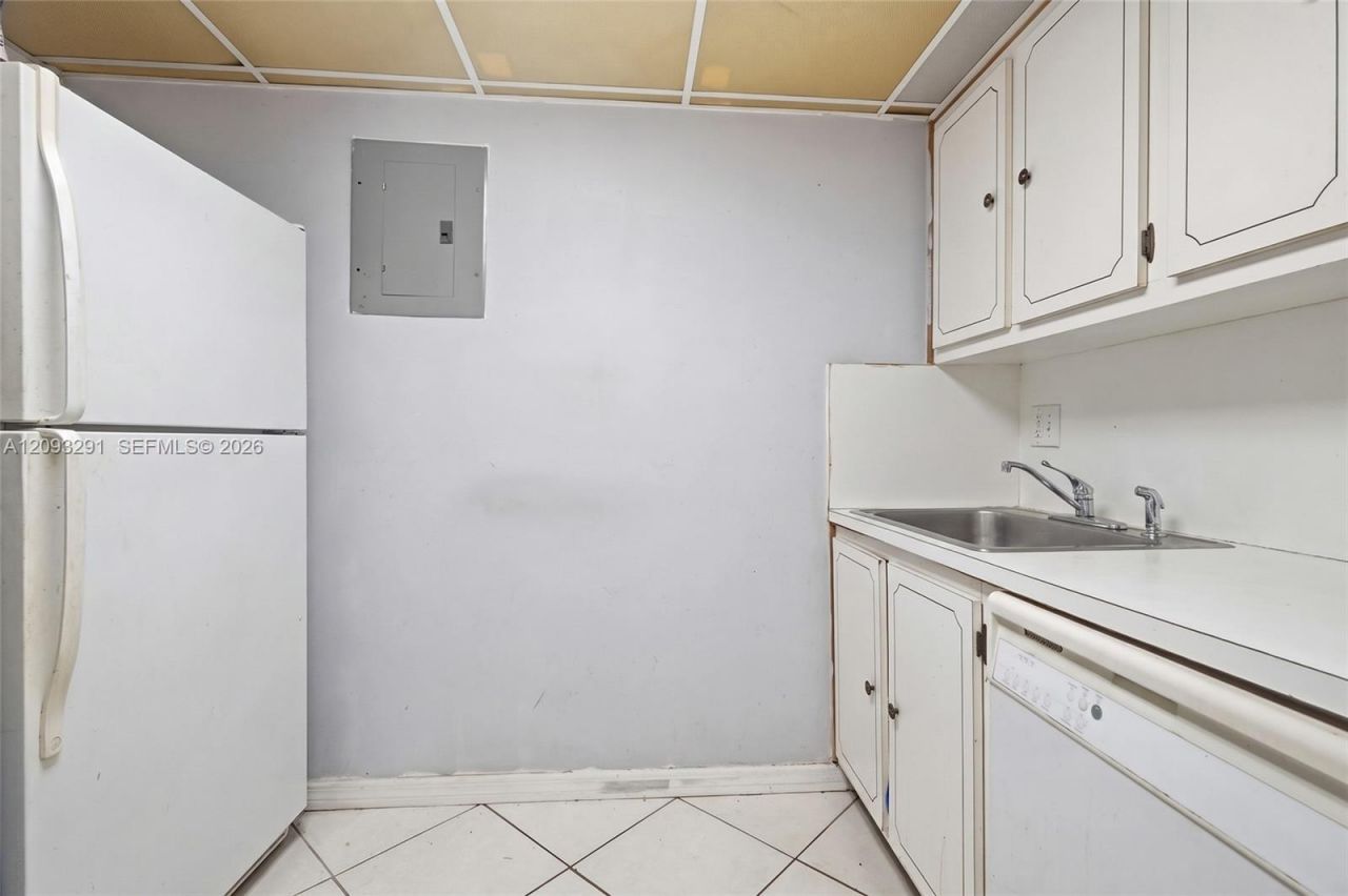 3490 Foxcroft Rd , Unit B303, Miramar, FL 33025 Photo