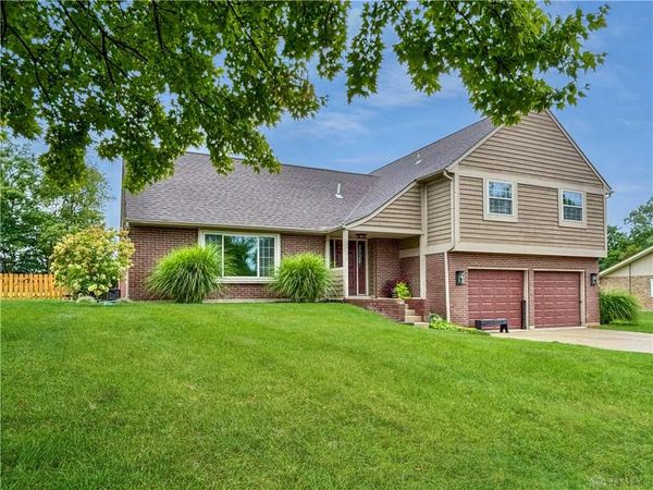 6800 Curtwood Drive, Tipp City, OH 45371