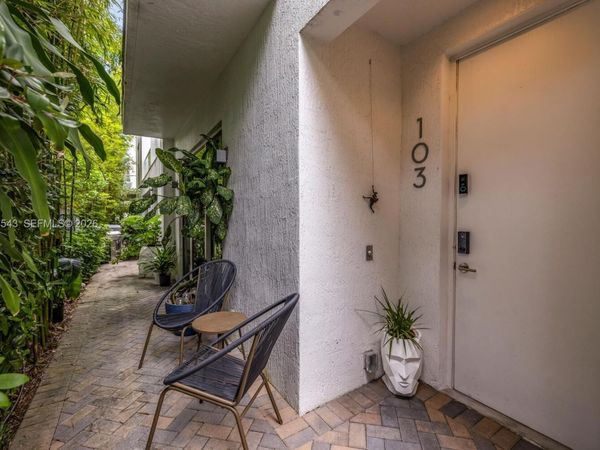 455 NE 39th St, Unit 103, Miami, FL 33137