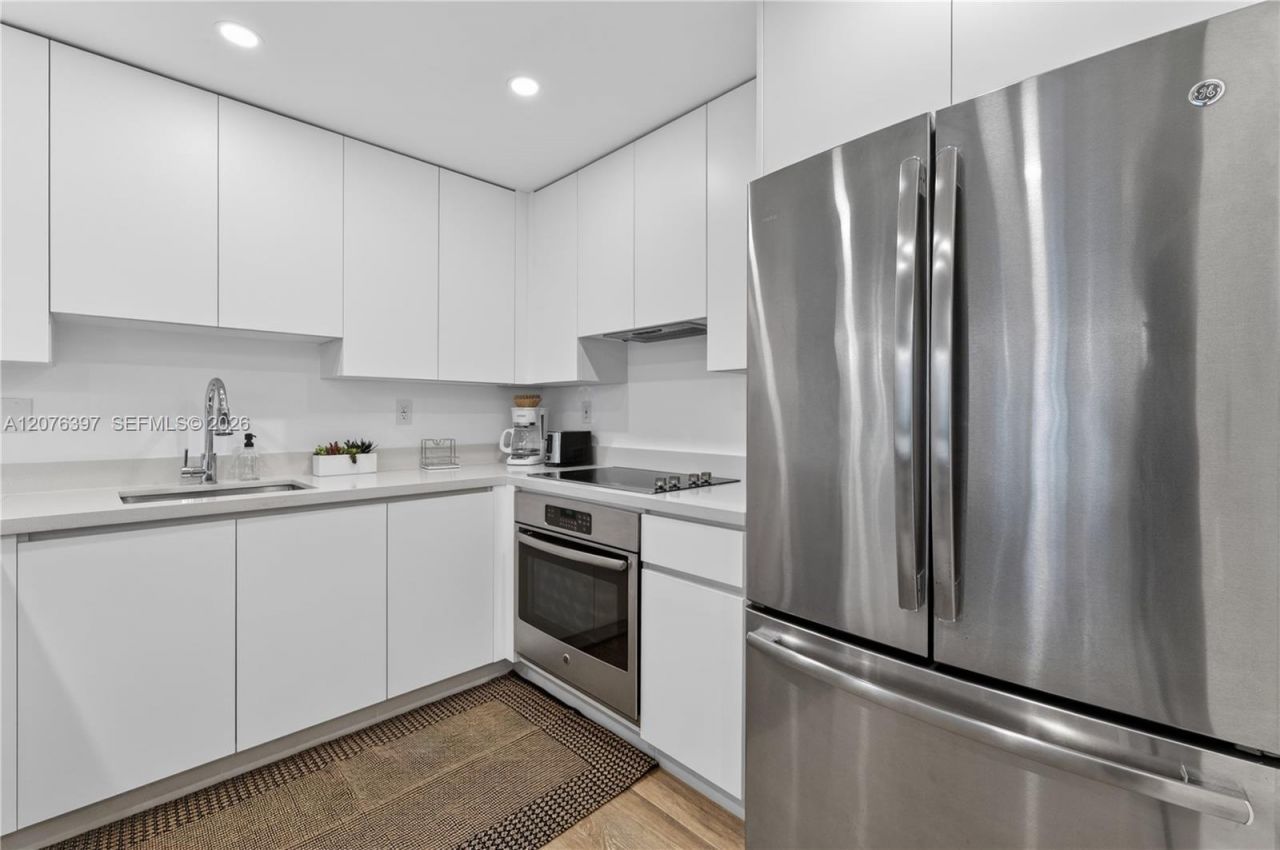 2301 Collins Ave, Unit 415, Miami Beach, FL 33139 Photo