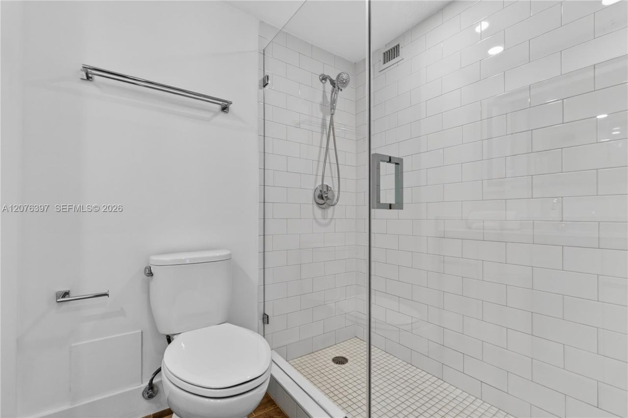 2301 Collins Ave, Unit 415, Miami Beach, FL 33139 Photo