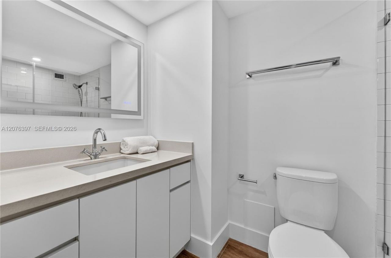 2301 Collins Ave, Unit 415, Miami Beach, FL 33139 Photo