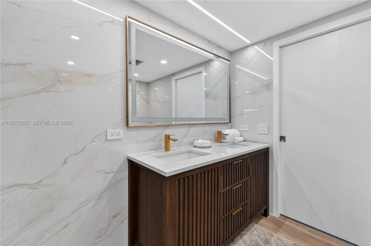 2301 Collins Ave, Unit 415, Miami Beach, FL 33139 Photo