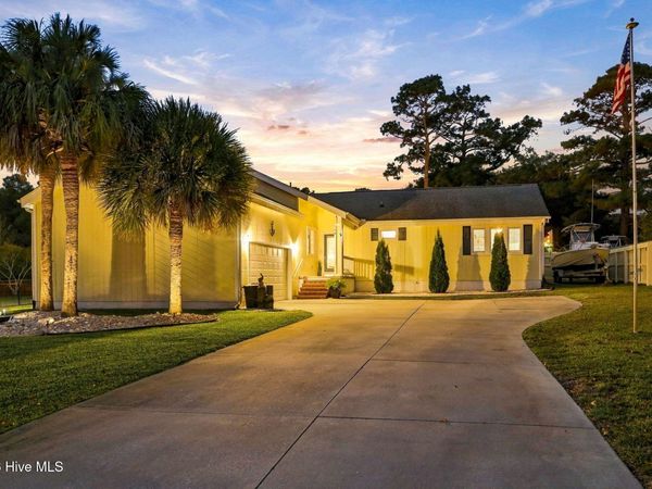 108 Gull Harbor Drive, Newport, NC 28570