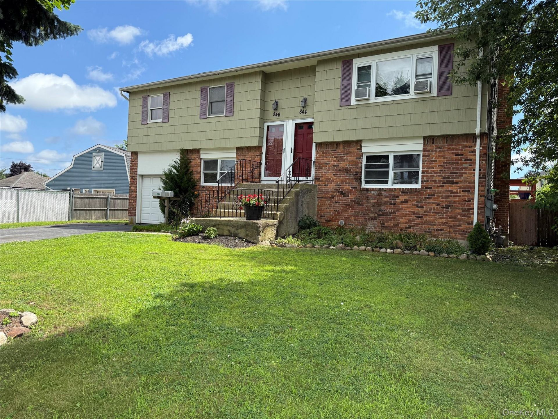 846 Conklin Street  Photo 4