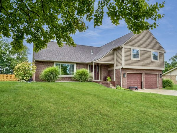 6800 Curtwood Drive, Tipp City, OH 45371