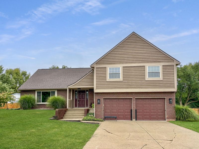 6800 Curtwood Drive, Tipp City, OH 45371 Photo 2