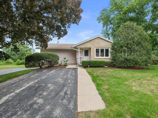2305 Patricia Lane, Waukesha, WI 53188