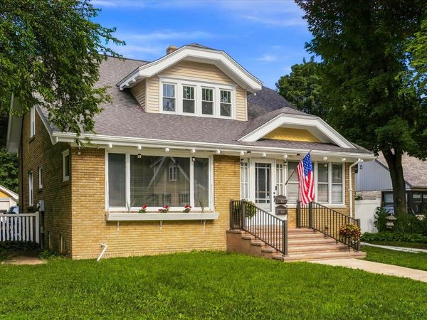 W65N780 Washington Ave, Cedarburg, WI 53012