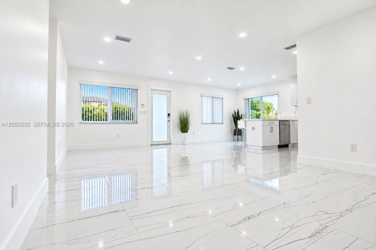 798 W 31st St, Hialeah, FL 33012 Photo