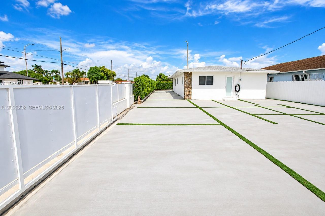 798 W 31st St, Hialeah, FL 33012 Photo