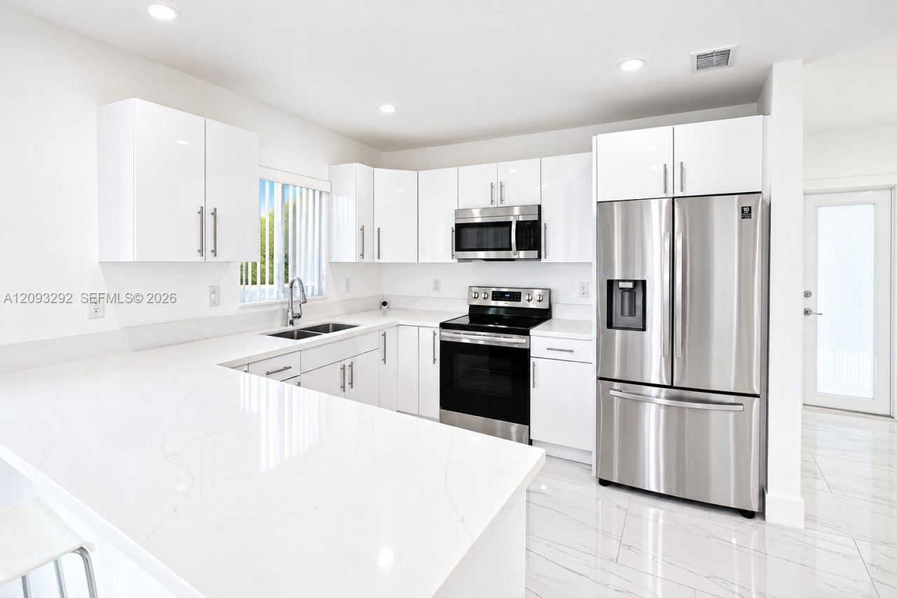 798 W 31st St, Hialeah, FL 33012 Photo