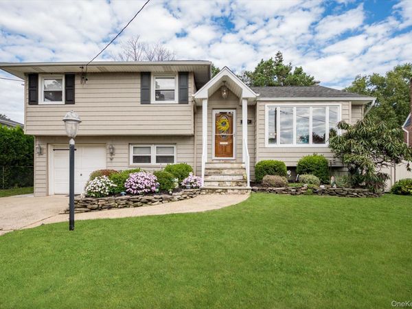 2877 Gerald Court , North Bellmore, NY 11710