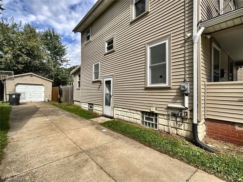 131 E Ido Avenue, Akron, OH 44301 Photo 2