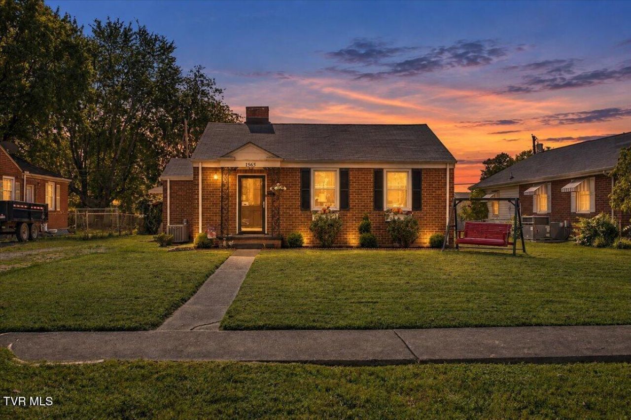 1565 Pineola Avenue, Kingsport, TN 37664 Main Photo