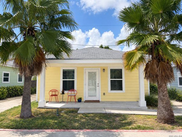 137 OASIS CIR, Rockport, TX 78382