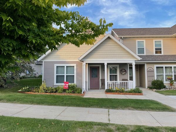 211 S Musket Ridge Drive, Unit 211, Sun Prairie, WI 53590