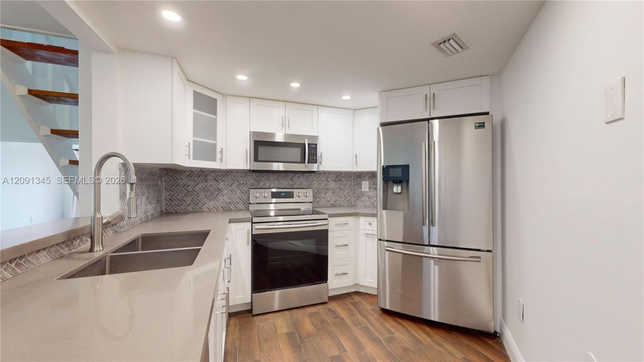 10257 NW 9th St Cir , Unit 206-10, Miami, FL 33172 Photo