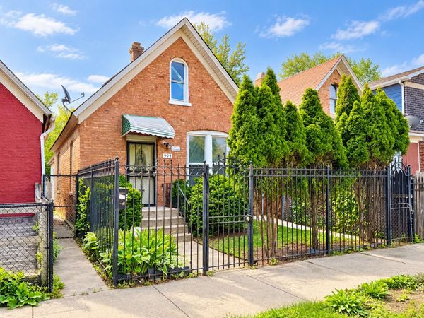 909 N Homan Avenue , Chicago, IL 60651