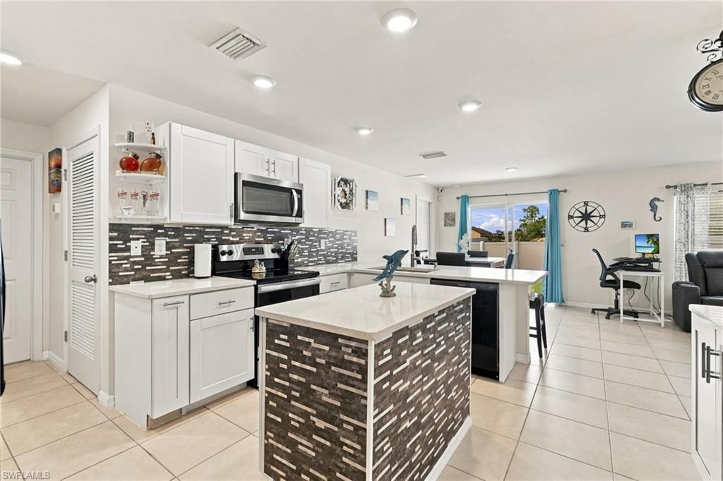 1635 NE 33rd St, Cape Coral, FL 33909 Photo