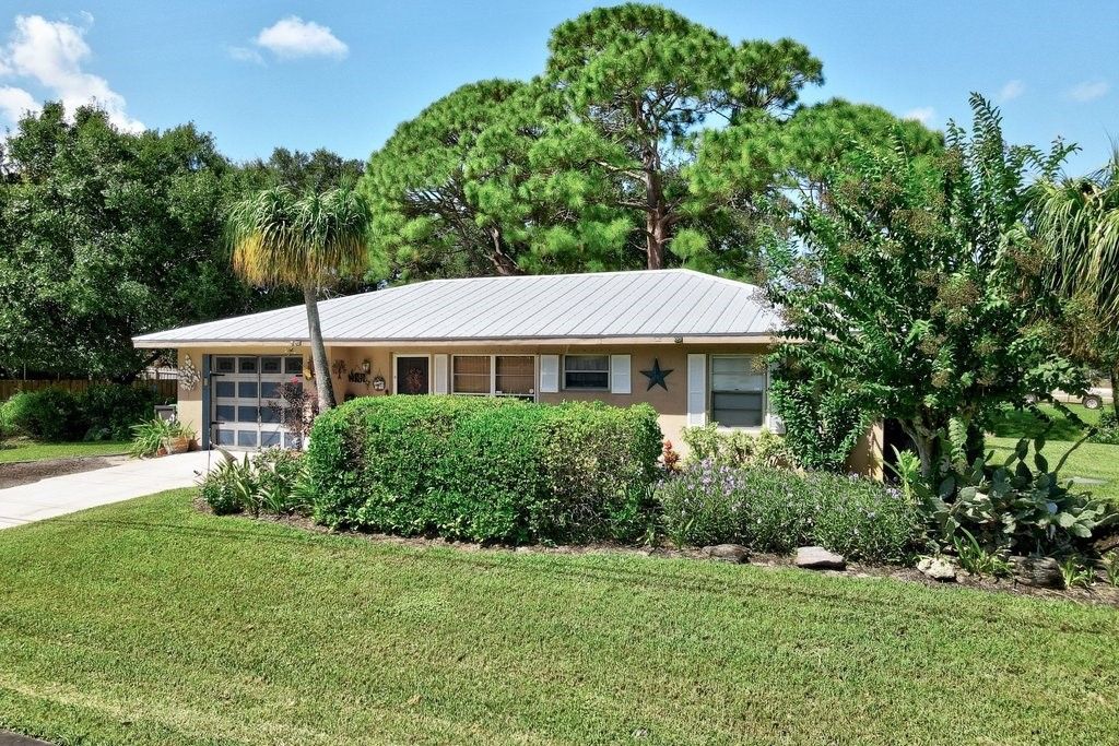692 Barber Street, Sebastian, FL 32958 Photo