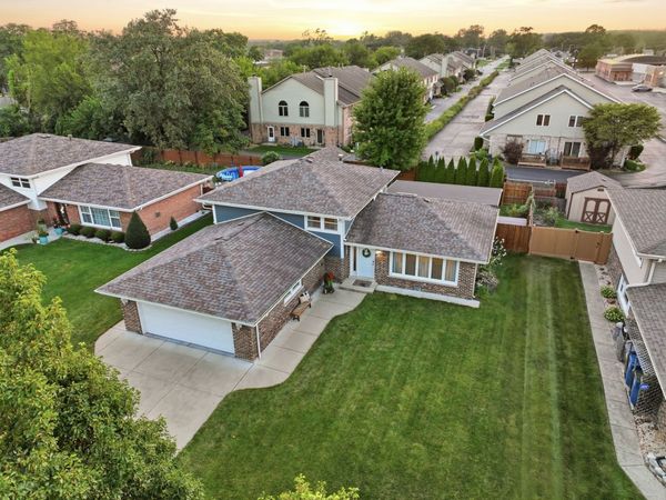 10548 S Tod Drive , Palos Hills, IL 60465