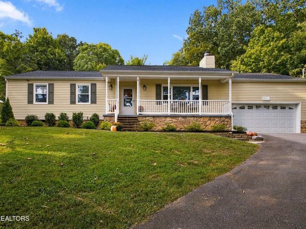 6130 Grove Drive, Knoxville, TN 37918