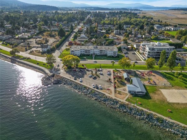 9560 Fifth St, Unit #315, Sidney, BC V8L 2W5