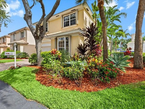 1241 Grant St , Hollywood, FL 33019
