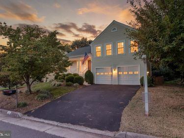 56 MCPHERSON CIRCLE, STERLING, VA 20165