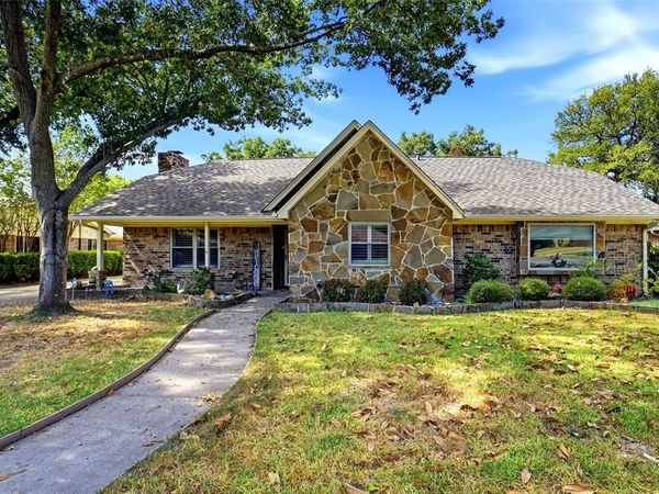 1319 Chestnut Road , Mansfield, TX 76063