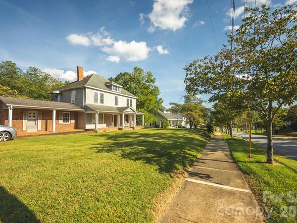 12 1st Avenue Drive SE, Taylorsville, NC 28681