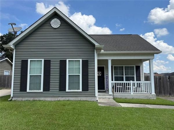 2740 VILLAGE Court , Marrero, LA 70072