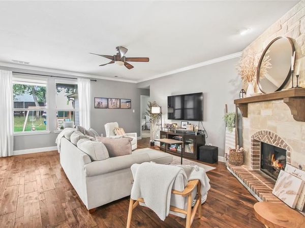 913 Freesia Drive, Little Elm, TX 75068