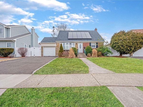 82 Pengon Circle , Carle Place, NY 11554