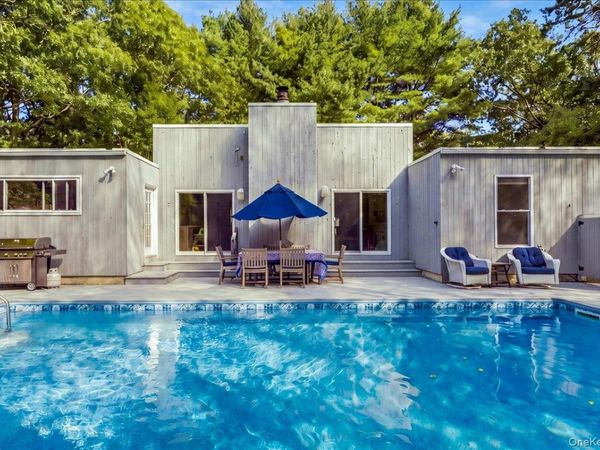10 Glenmore Drive, Hampton Bays, NY 11946