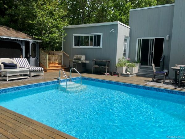 10 Glenmore Road, Hampton Bays, NY 11946